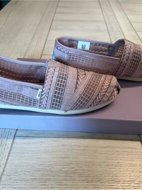 Toms Women’s Lavender Slip-On Flats